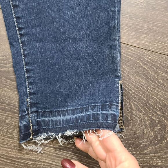 NWOT Maurices cropped denim - Picture 2 of 5